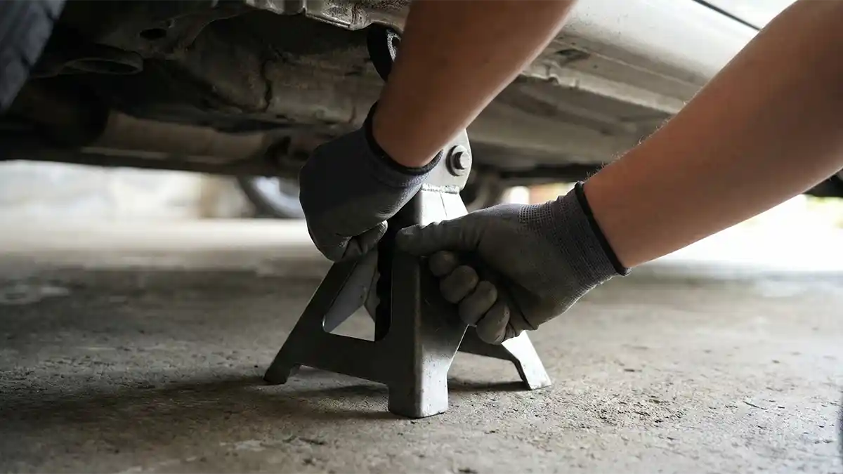 how to check if jack stand is stable