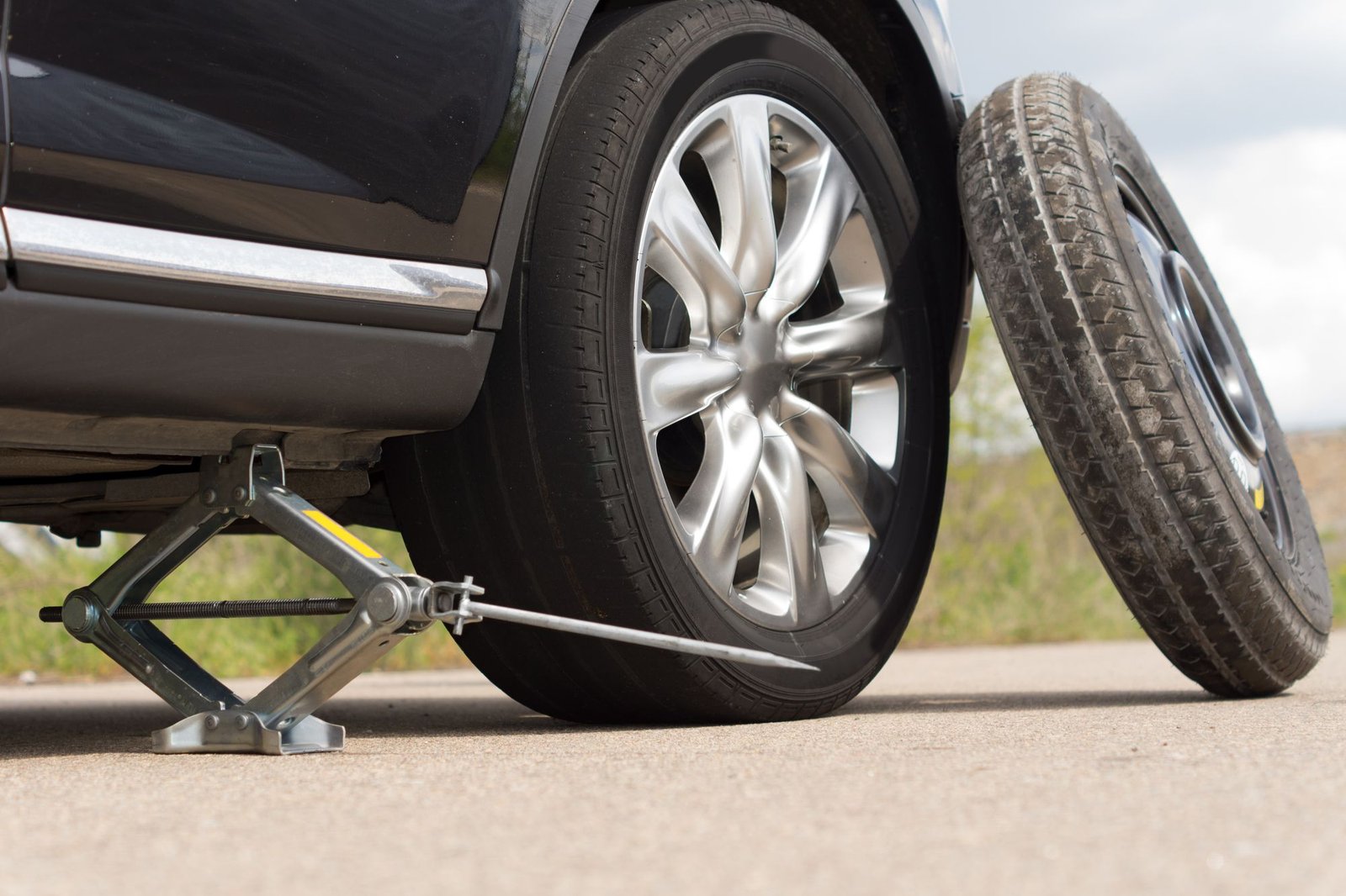 How to Change a Flat Tire for Beginners: Step-by-Step Guide